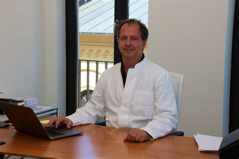 Herr Dr. med. Michael von Baehr
